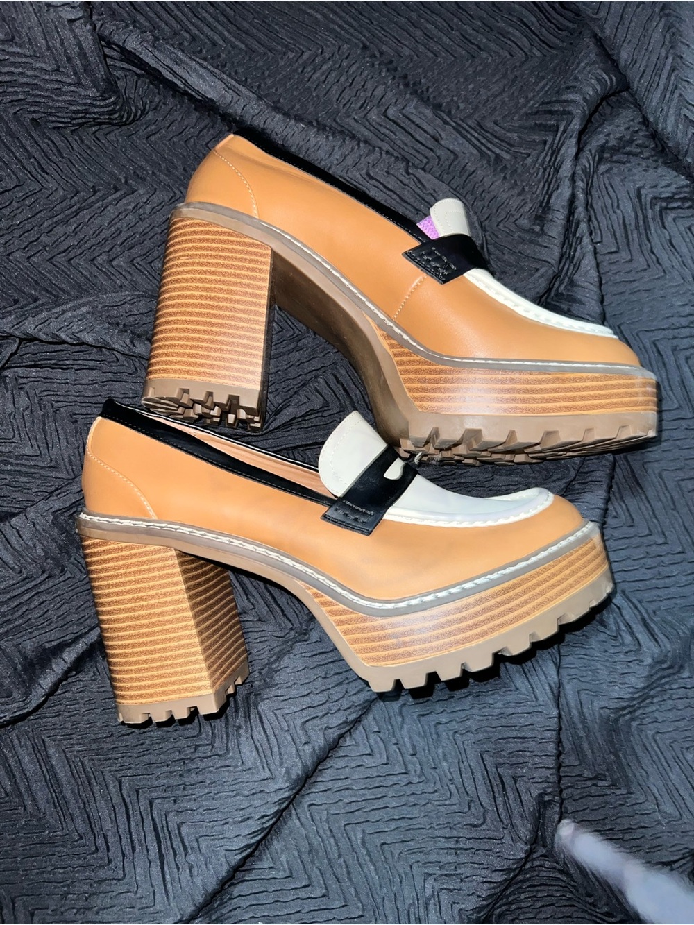 Madden Girl Tan & White Platform Loafer with Black Trim - Size 11 - Picture 2 of 5